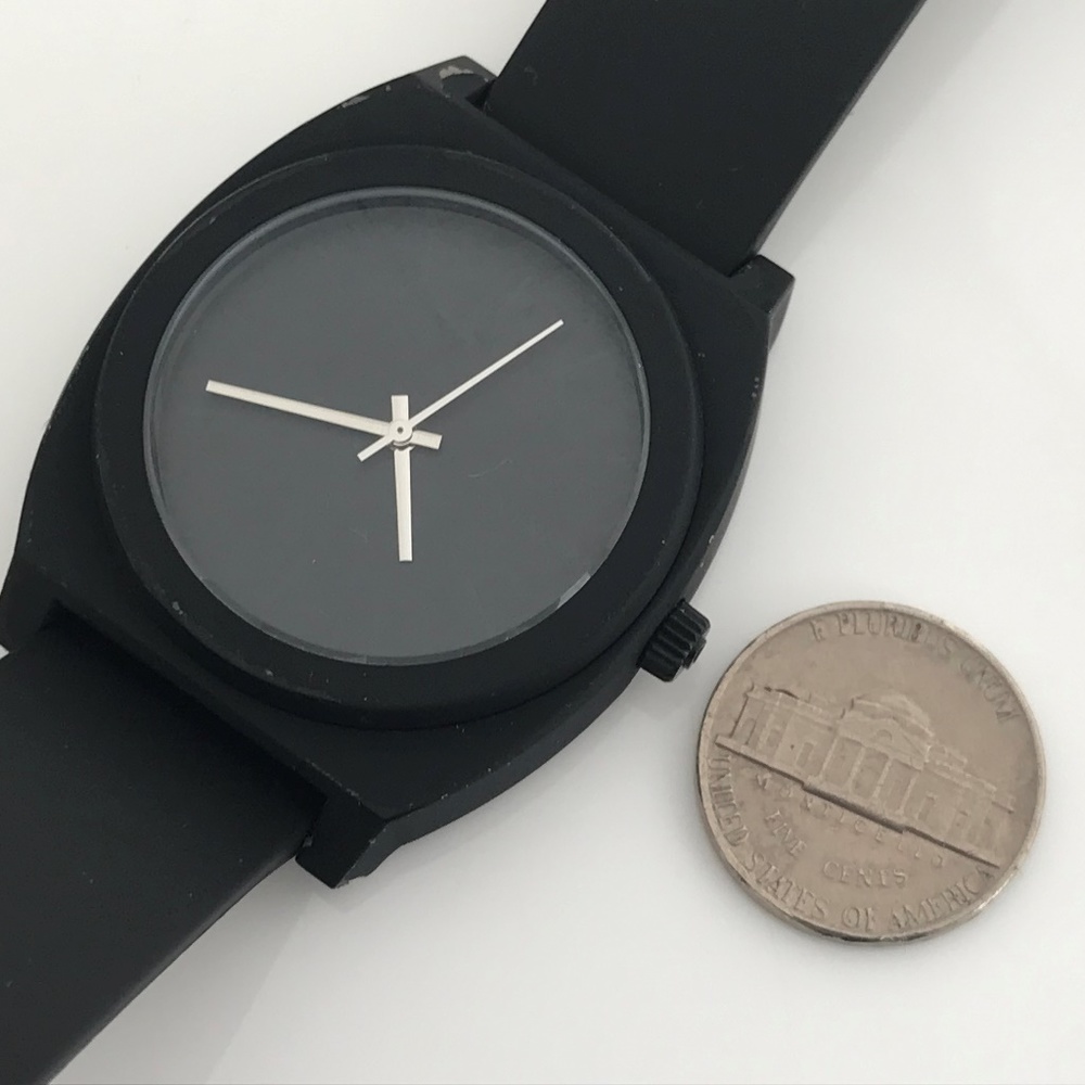 Nixon Minimal Men Watch Black Rubber Band WR 100M - Picture 4 of 8